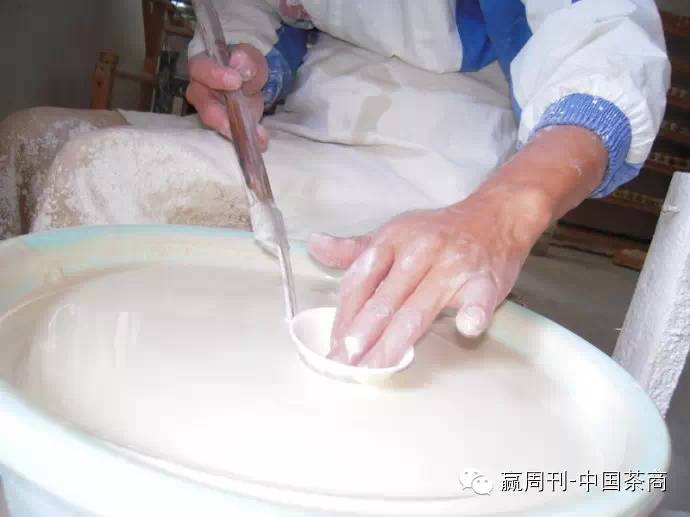 景德镇手绘青花瓷的制作过程(图文)